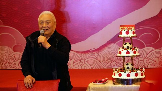 在旧版本中，汇集了当时一手遮天的鼠党明星，成为当时最热门的影片。